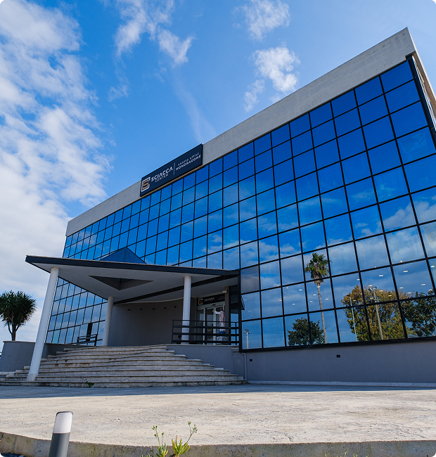 L'ufficio di LT Consulting da esterno, un palazzo grande e moderno